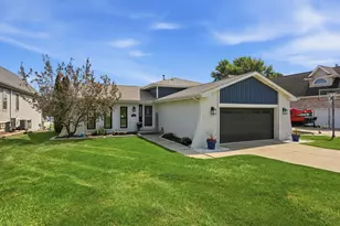 1068 Shoreline Rd, Crown Point, IN 46307 - Photo 1