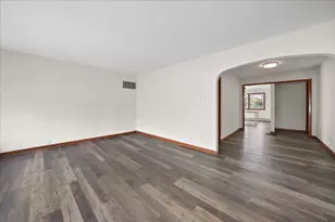 142 S Indiana Ave, Crown Point, IN 46307 - Photo 3