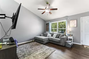 567 Chicory Ln, Valparaiso, IN 46385 - Photo 5