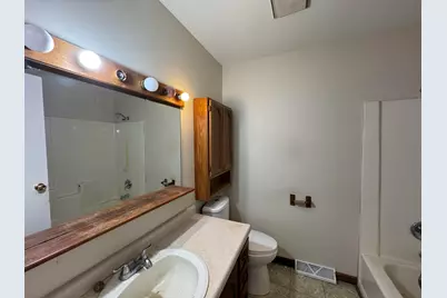 236 S 150 E, Valparaiso, IN 46383 - Photo 9