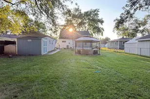 3609 St Joseph Pl, Hobart, IN 46342 - Photo 17