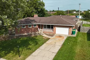 7815 Carolina Pl, Merrillville, IN 46410 - Photo 3