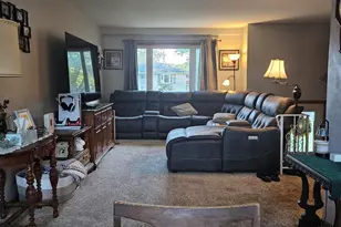 2476 Crows Nest Dr, Hobart, IN 46342 - Photo 5