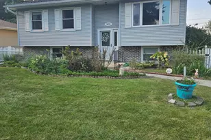 2476 Crows Nest Dr, Hobart, IN 46342 - Photo 1