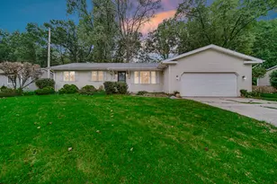 207 Highland Dr, Valparaiso, IN 46383 - Photo 3