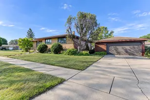 9500 Lilac Ln, Munster, IN 46321 - Photo 3