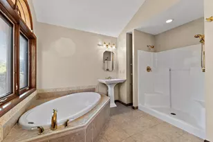 552 Fleetwood Dr N, Valparaiso, IN 46385 - Photo 23