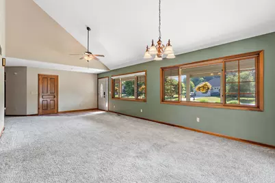 552 Fleetwood Drive N, Valparaiso, IN 46385 - Photo 11