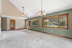 552 Fleetwood Dr N, Valparaiso, IN 46385 - Photo 11