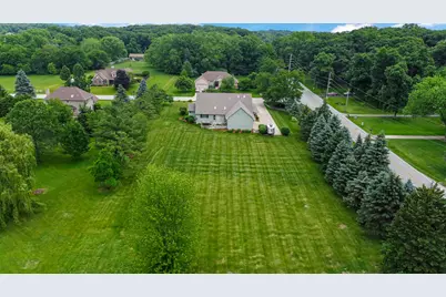 552 Fleetwood Drive N, Valparaiso, IN 46385 - Photo 9