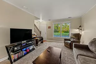 1031 Windsor Ln, Dyer, IN 46311 - Photo 3