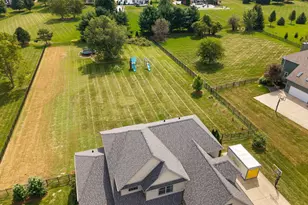 190 Buckskin Ln, Valparaiso, IN 46383 - Photo 5