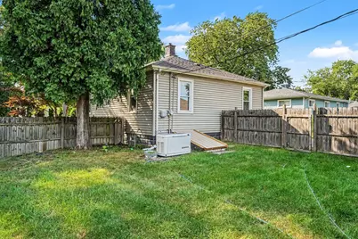 8235 Ellsworth Court, Merrillville, IN 46410 - Photo 15