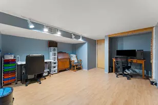 228 E Division St, Demotte, IN 46310 - Photo 21