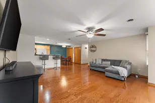 946 Elm Dr, Crown Point, IN 46307 - Photo 5