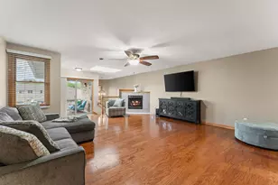 946 Elm Dr, Crown Point, IN 46307 - Photo 7