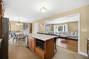 9424 Chestnut Ln, Munster, IN 46321 - Photo 5