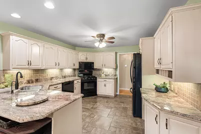 4610 Thornbury Drive W, Valparaiso, IN 46383 - Photo 11