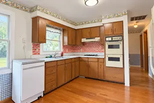 601 W Alice St, Kouts, IN 46347 - Photo 3