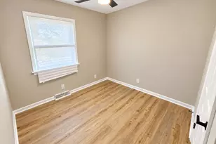 1218 E Farragut St, Crown Point, IN 46307 - Photo 9
