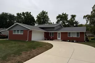 323 Sherwood Dr, Crown Point, IN 46307 - Photo 1