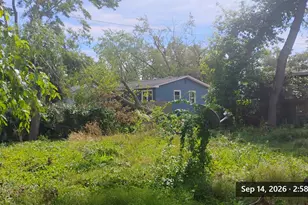647 N New Hampshire St, Gary, IN 46403 - Photo 3