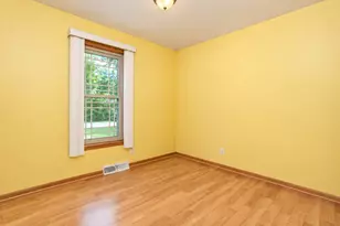 802 S Rose Ave, Kouts, IN 46347 - Photo 15