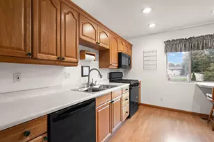 3081 Parkwood Pl, Crown Point, IN 46307 - Photo 5