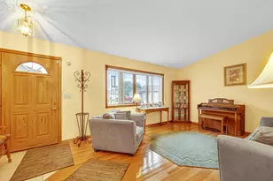 250 Hawthorne Ct, Hobart, IN 46342 - Photo 3