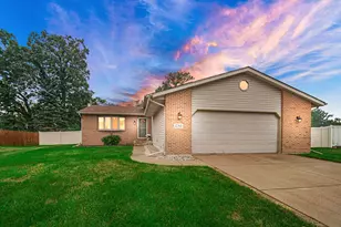 250 Hawthorne Ct, Hobart, IN 46342 - Photo 1