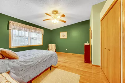 250 Hawthorne Court, Hobart, IN 46342 - Photo 15
