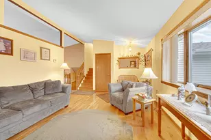 250 Hawthorne Ct, Hobart, IN 46342 - Photo 5