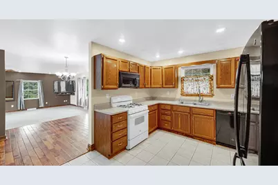 8973 Luann Drive S, Demotte, IN 46310 - Photo 9