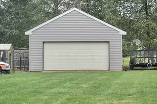 864 Jeflynn Dr, Kouts, IN 46347 - Photo 3