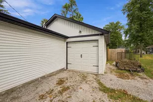 809 Azalea St SE, Demotte, IN 46310 - Photo 7