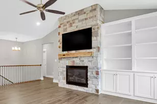 2502 Stirling Dr, Valparaiso, IN 46383 - Photo 15