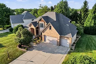 10739 Erie Dr, Crown Point, IN 46307 - Photo 3