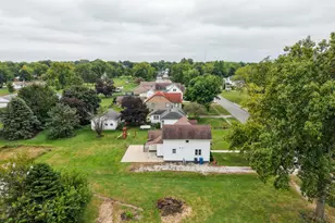 501 N Newton St, Goodland, IN 47948 - Photo 5
