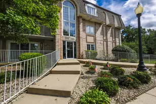 306 Swan Dr, Dyer, IN 46311 - Photo 1