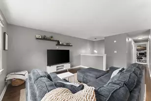 301 Primrose Cir, Chesterton, IN 46304 - Photo 5