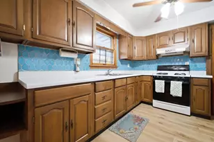 2248 W 57th Pl, Merrillville, IN 46410 - Photo 9