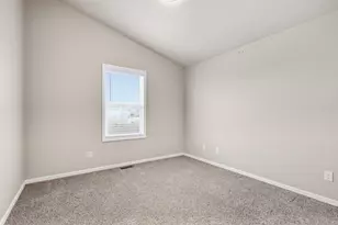 6828 Wallace St, Merrillville, IN 46410 - Photo 19