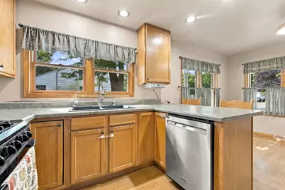 825 Carnation Street SE, Demotte, IN 46310 - Photo 9