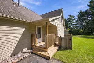 825 Carnation St SE, Demotte, IN 46310 - Photo 3