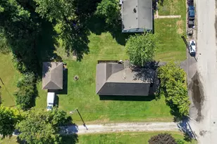 825 Carnation St SE, Demotte, IN 46310 - Photo 5