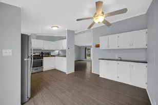 2041 N Coachlight Dr, La Porte, IN 46350 - Photo 9