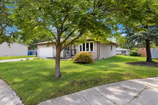 103 Poplar Ct, Hebron, IN 46341 - Photo 5