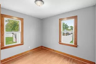 8412 W Taft St, Merrillville, IN 46410 - Photo 9