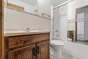 819 N Wiggs St, Griffith, IN 46319 - Photo 11