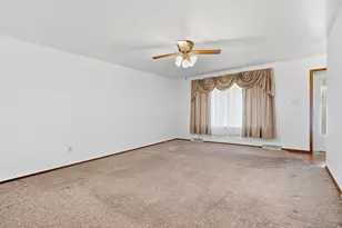819 N Wiggs St, Griffith, IN 46319 - Photo 9
